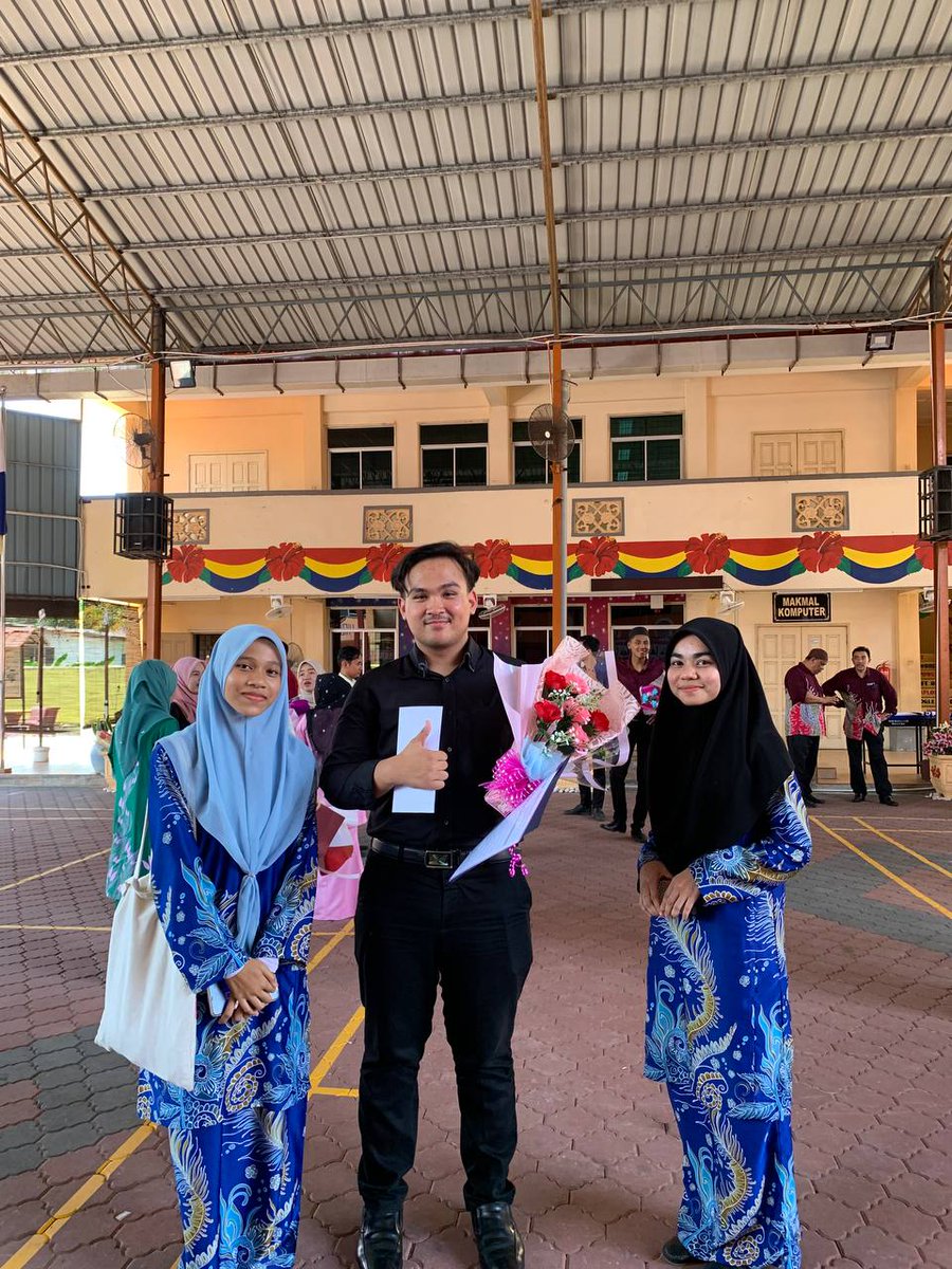 h4kam_'s tweet photo. tahniah kawan kawan saya 
#stpm2021
#stpm https://t.co/ov0N6v5WBt