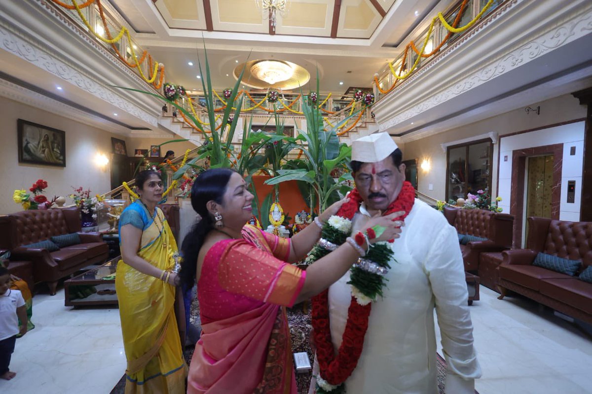 NiraniMurugesh's tweet photo. ನನ್ನ ಶಕ್ತಿಯಾದ ನಮ್ಮ ಕುಟುಂಬ ಹಾಗೂ ಆತ್ಮೀಯರ ಪ್ರೀತಿ, ವಿಶ್ವಾಸಕ್ಕೆ ನಾನೆಂದು ಆಭಾರಿಯಾಗಿದ್ದೇನೆ. ಮುಧೋಳದಲ್ಲಿರುವ ನಮ್ಮ ನಿವಾಸದಲ್ಲಿ ನಿಮ್ಮೆಲ್ಲರ ಪ್ರೀತಿಯ ಹಾರೈಕೆಯೇ ನನಗೆ ದೊಡ್ಡ ಉಡುಗೊರೆಯಾಗಿದೆ. https://t.co/oO8QR5jVwT