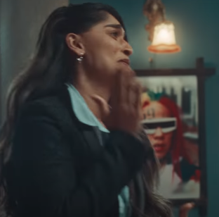 hip2dehop's tweet photo. COURT OF JUST-TIFFS
Middle me 2pac, Brodha V k piche Biggie and wo ladki k piche 6ix9ine kyu tha? 2pac, biggie toh theek hai unka lafda hua tha lekin 6ix9ine kyu tha??
Koi mujhe samjao ye video concept.@BrodhaV
#Bujjima #brodhav https://t.co/tFRZGyku9i