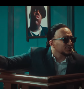 hip2dehop's tweet photo. COURT OF JUST-TIFFS
Middle me 2pac, Brodha V k piche Biggie and wo ladki k piche 6ix9ine kyu tha? 2pac, biggie toh theek hai unka lafda hua tha lekin 6ix9ine kyu tha??
Koi mujhe samjao ye video concept.@BrodhaV
#Bujjima #brodhav https://t.co/tFRZGyku9i
