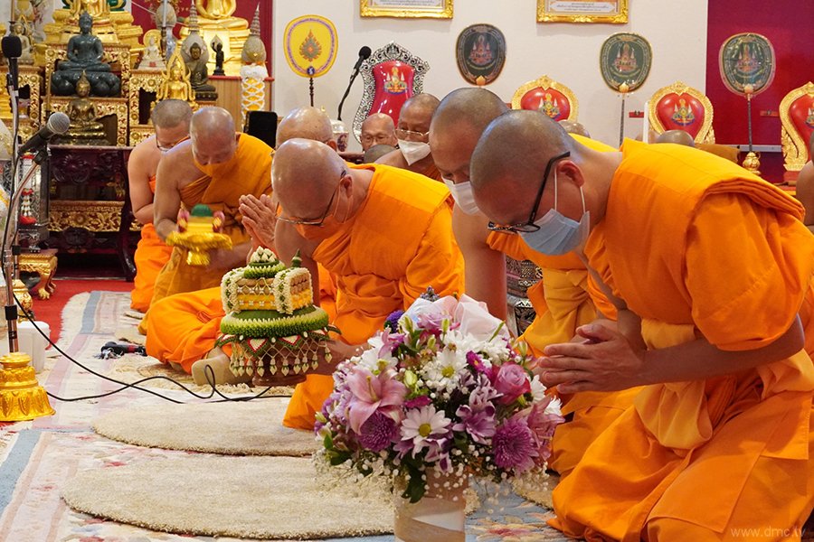 DMCupdates's tweet photo. คณะสงฆ์วัดพระธรรมกายฟลอริดา ประเทศสหรัฐอเมริกา ได้เดินทางไปแสดงสามีจิกรรมต่อพระมหาเถระ และร่วมฟังสวดพระปาฏิโมกข์เนื่องในเทศกาลเข้าพรรษา ณ วัดพุทธรังษี เมืองไมอามี รัฐฟลอริดา https://t.co/8mfiTTTgQt https://t.co/f4WDMtMfRv