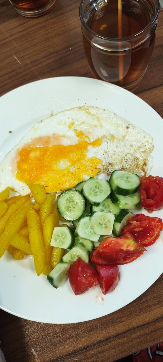 fataeism's tweet image. Gm 🌤️
You should be lucky if your colleague cooks breakfast.
#NFTphotographers 
#fataeism