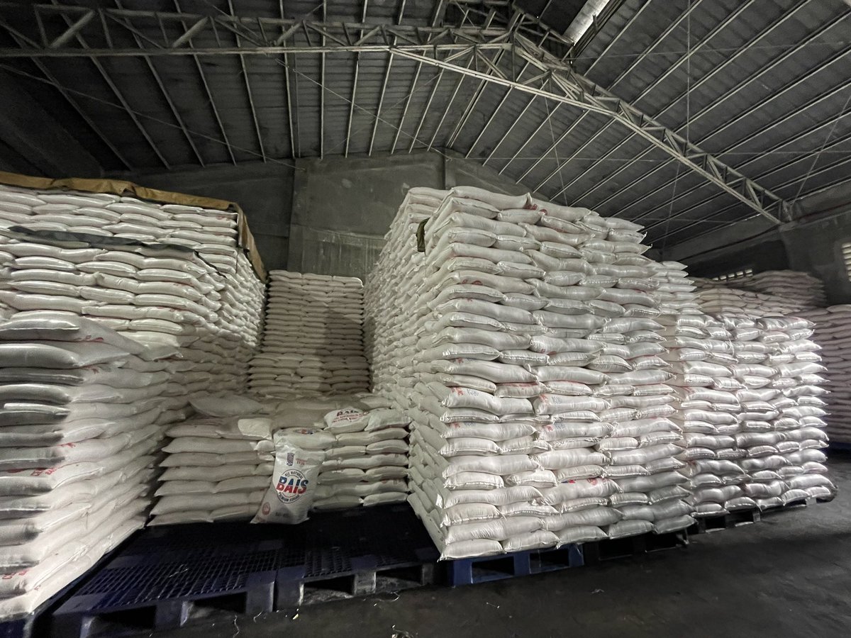 JervisManahan's tweet photo. LOOK: Around 44,000 sacks of sugar were found by officials of Bureau of Customs in a warehouse in Brgy. Kaypian, San Jose del Monte, Bulacan. 

Initial investigation shows this is being hoarded to profit from the shortage of sugar in the country. @ABSCBNNews https://t.co/BLtiF3MAgt