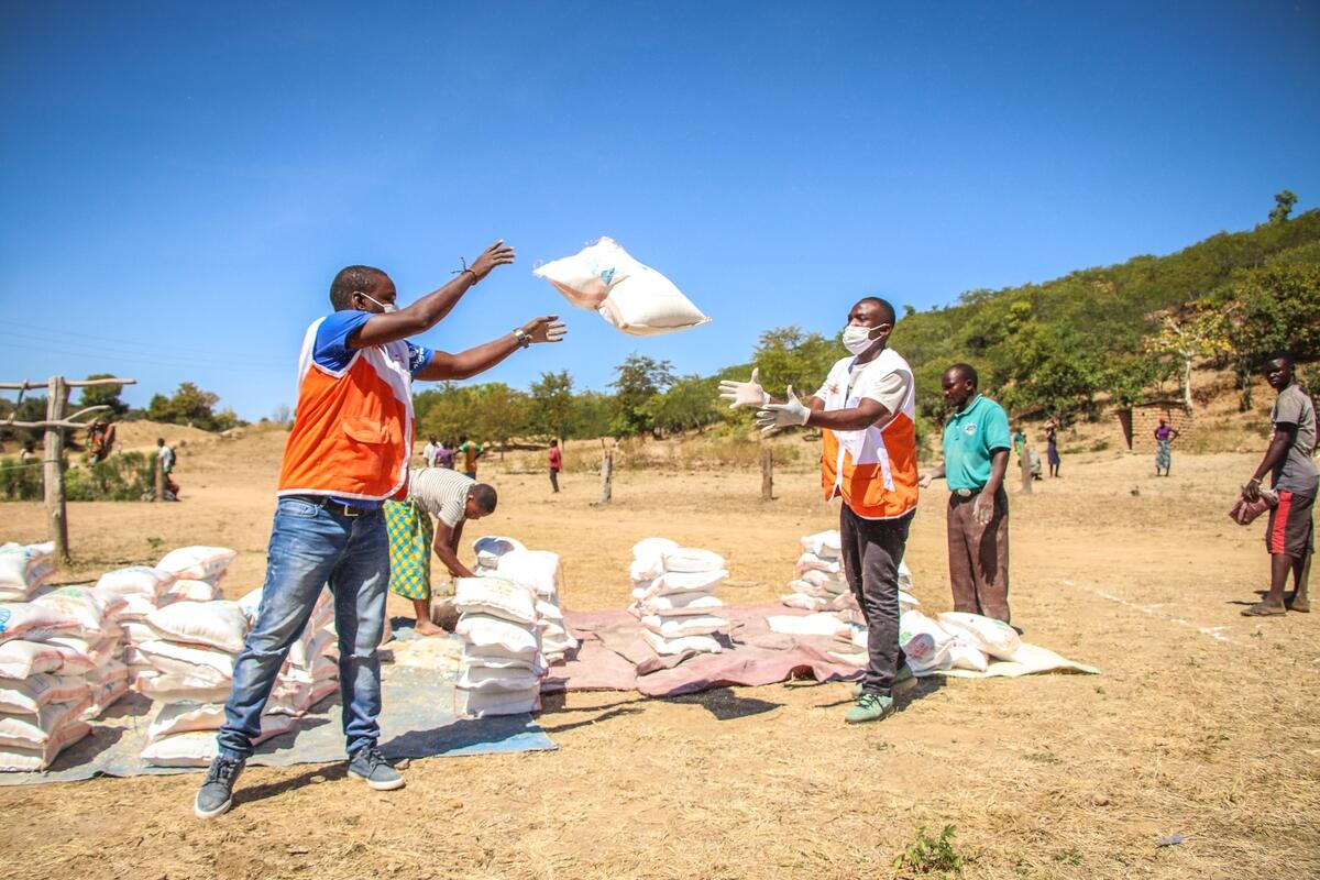 #ItTakesAVillage to respond to humanitarian emergencies🏮 

As we approach #WorldHumanitarianDay, we reflect on the work of <a href="/WorldVision/">World Vision</a> colleagues across the world🌍 

#WHD2022 #EUHumanitarianAid