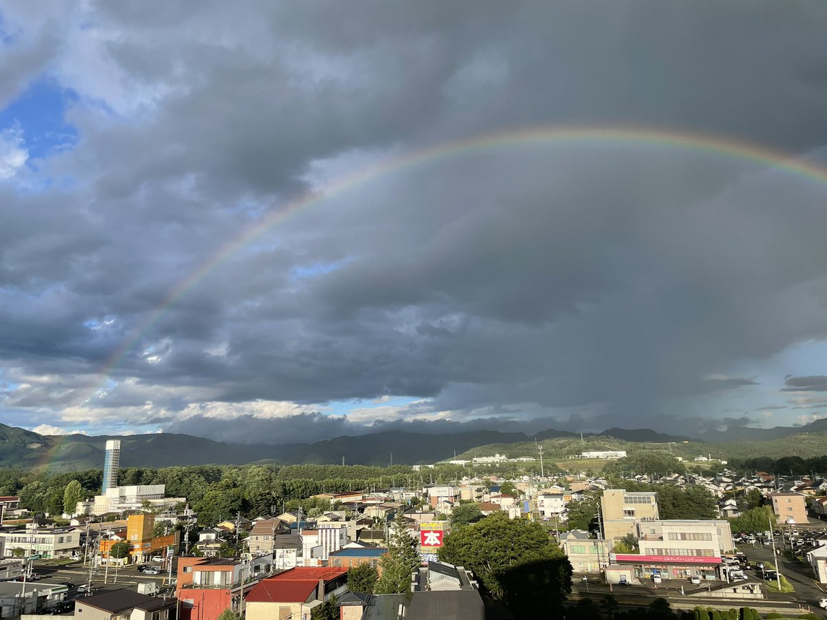 saku_city's tweet photo. 虹がはっきり見えます🌈
(市役所から撮影) https://t.co/qcP7Spk7aA
