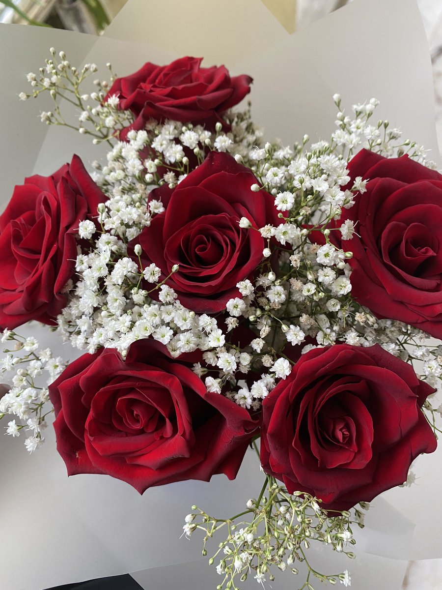 SaycheersRoyale's tweet photo. Beautiful Flowers for  A Beautiful Person😍. To order for delivery,Call WhatsApp-07040308308/07057766378 or you can send a DM

#yummytreats #saycheersroyale #goodfood #explorepage #bakery #surprises #flowers #roses https://t.co/Lvxm3Lnt0i