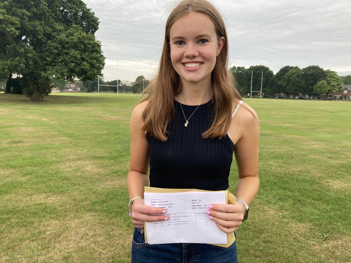 It was a big “thumbs up” from Sophie Beale when I asked her about her results this morning. An incredible 4A* which has seen her secure her place at Uni of Edinburgh 📚