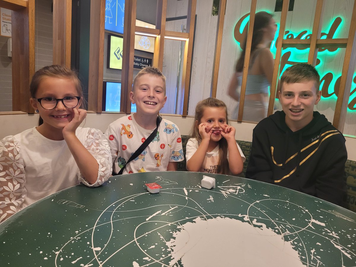 sarahjmoore83's tweet photo. @HighgateSileby #50ThingsToDo number 31 - visit friends or family, met my cousins and went mcdonalds  😀 https://t.co/GQlIIvQdG2