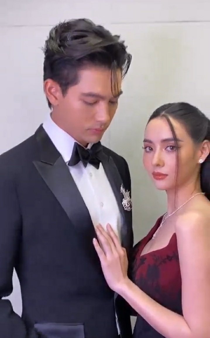 TeAmoKM0708's tweet photo. Hands.... Eyes.... Lovely💕:) 

#เข้มหัสวีร์ 
#มุกดานรินทร์รักษ์ 
#เข้มมุก https://t.co/vyUz4FbOAE