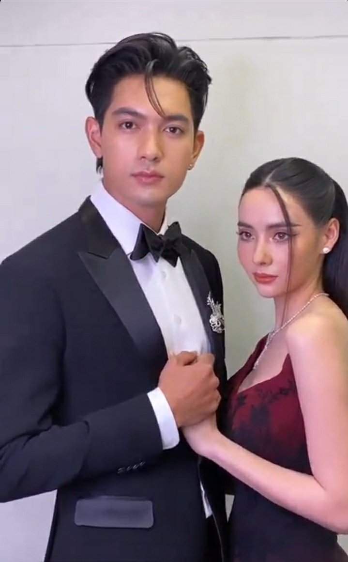 TeAmoKM0708's tweet photo. Hands.... Eyes.... Lovely💕:) 

#เข้มหัสวีร์ 
#มุกดานรินทร์รักษ์ 
#เข้มมุก https://t.co/vyUz4FbOAE