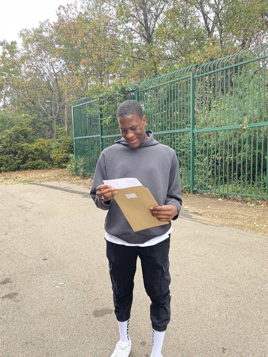 HolyFamily6thform tweet media