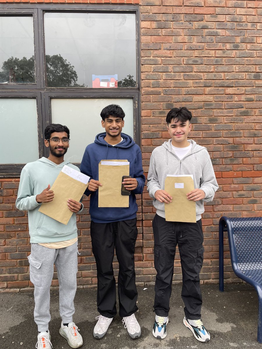 HolyFamily6thform tweet media