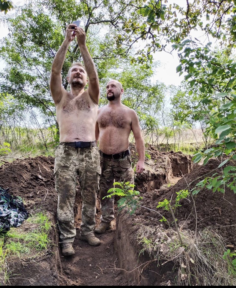 Справжні інтелектуали та енциклопедисти завжди знайдуть приміненення видатним розумовим здібностям в полі за відсутності дощу та обстрілів.