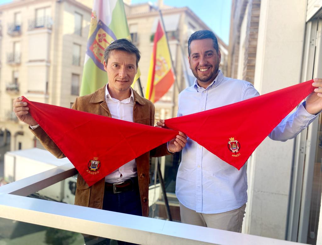 javidearnedo's tweet photo. 🎉Las Fiestas de San Cosme y San Damián ya tienen PREGONERO. El maestro @urdialesweb preludiará las fiestas de la recuperación y las primeras de Interés Turístico Nacional. ¡Gracias por asumir la responsabilidad! #SCySD22 #Arnedo https://t.co/8WVz6rByg6