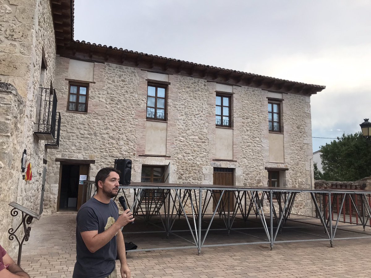 #Romancos Inauguración de la remodelación del edificio de las antiguas escuelas. Un resultado fantástico Enhorabuena <a href="/aytoromancos/">aytoromancos</a>  Gracias Amador por mostrarnos la historia de #Romancos #OrgulloRural #MeEncanta