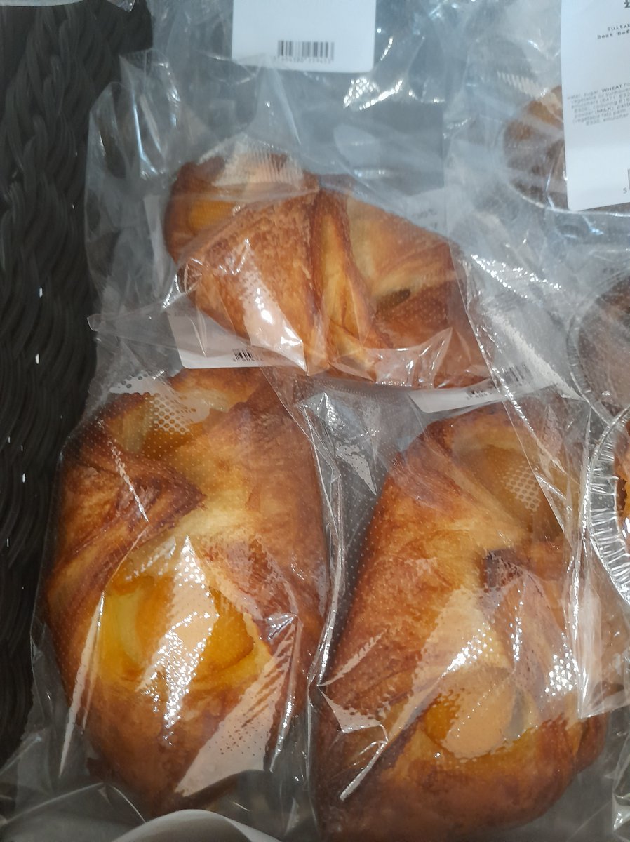 CreatonShop's tweet photo. We're now displaying our freshly-baked bread and pastries individually wrapped in clear packaging. This means you can easily see what you're choosing, while keeping the items fresh and hygenic! https://t.co/6kEdCd8WTJ
