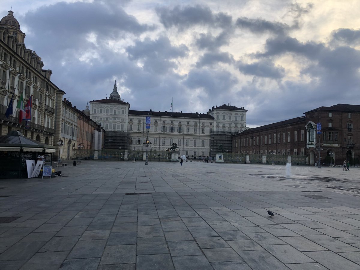 fabryprn's tweet photo. Torino deserta alle 6 del mattino ..non ha prezzo.. #torino2022 https://t.co/USmoEmCAGZ