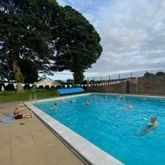 Sadly, next Monday's Aquafit session is the last of the season.😪
Book 👇
buff.ly/3QvpWBP
Expecting high demand, we are opening extra places to anyone who’d like to try the deep water option (buoyancy belts provided); 📞 01608 643188 to book this.
🥂 after the class!