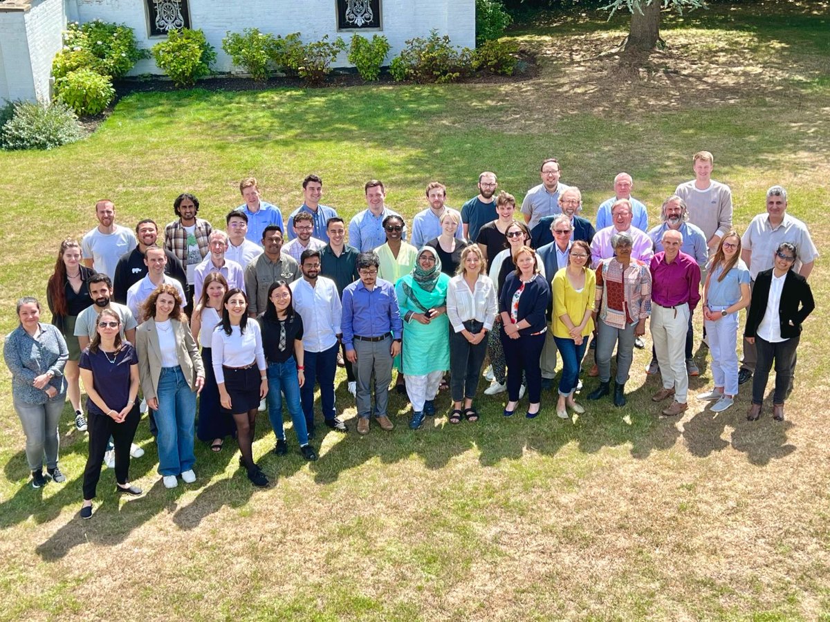 Just published! Article on the July '22 <a href="/erbecdt/">ERBECDT</a> Summer Event, with links to the video of the highly-informative after-dinner talk by Prof Bob Lowe, ERBE CDT Director at UCL, entitled 'The Energy Price Crisis' and the prize-winning student video! erbecdt.ac.uk/news/erbesumme…