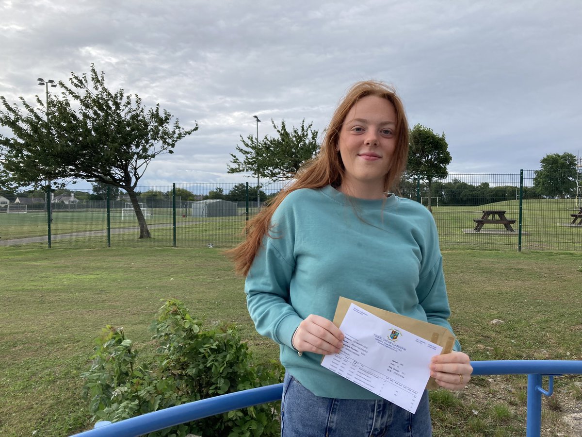 Christopher Davies (@chrisnwlive) on Twitter photo Mirain Davies from <a href="/GyfunYsgol/">Ysgol Gyfun Llangefni</a> got three A* and an A and is off to study medicine at Cardiff University. Mirain Davies from <a href="/GyfunYsgol/">Ysgol Gyfun Llangefni</a> got three A* and an A and is off to study medicine at Cardiff University.