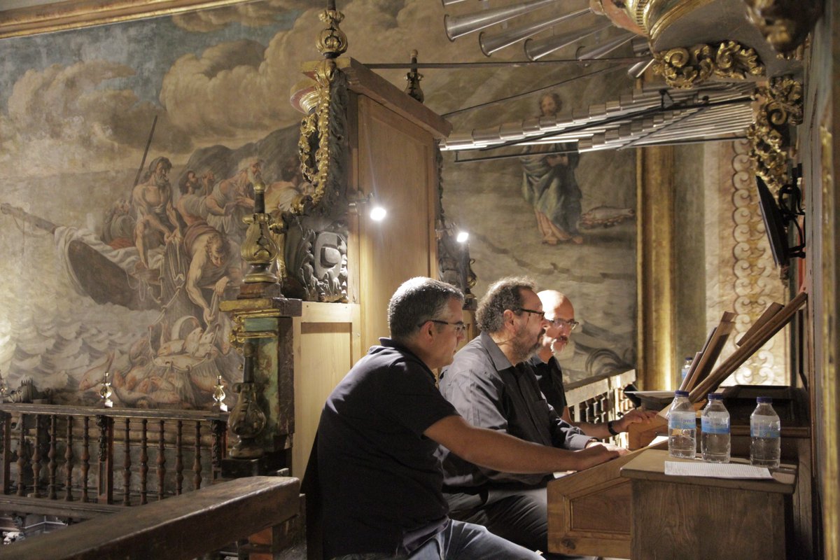 festivalcamino's tweet photo. La Oropéndola, Javier Artigas en la Catedral de #Jaca 🎼 #31FICS 🎵 @DPHuesca @AytoJaca @cJacetania @FestClasica @museojaca https://t.co/PWYVMEM6WI