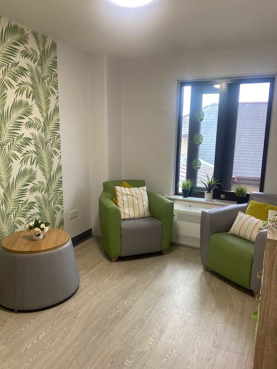 meganbuckley23's tweet photo. Visitors room re-vamp💫
Making our visitors room a nice and relaxing environment🍃 

#HereOnEagleton 🦅 https://t.co/uPSVG0CgYT