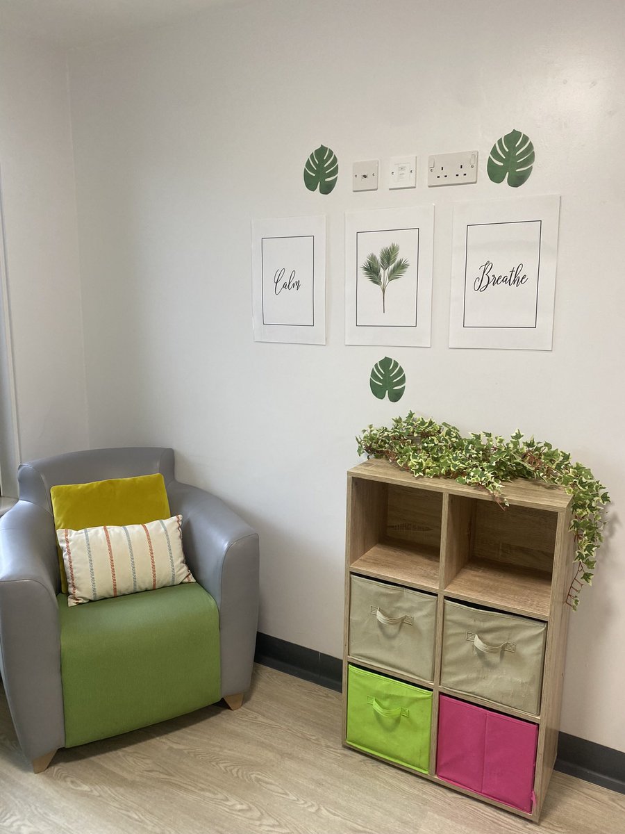 meganbuckley23's tweet photo. Visitors room re-vamp💫
Making our visitors room a nice and relaxing environment🍃 

#HereOnEagleton 🦅 https://t.co/uPSVG0CgYT