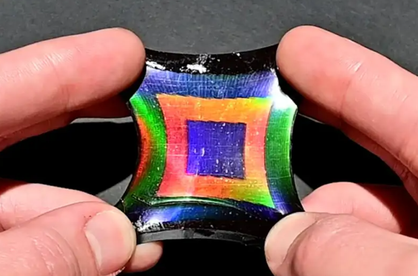 Materialul care își schimbă culoarea atunci când începe să se desprindă de pe o suprafață!

tehnostiri.ro/index.php/2022…