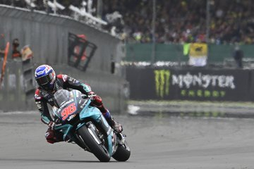 nicklasjohnath1's tweet photo. TBT with Petronas SRT in 2021
.
#tbt #petronassrt #motogp https://t.co/qPoYAvDy2F