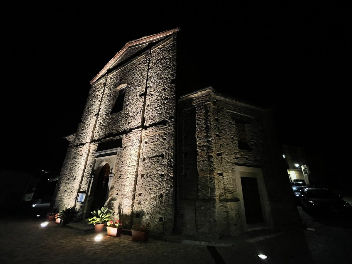 pcasAssociaz's tweet image. Siamo a #Colosimi, piccolo paese pre-#sila (altopiano silano) fondato nel secolo XIV dalla nobile Famiglia Colosimo e questa è la suggestiva chiesa di S.S. Maria Assunta 
#calabria #cosenza #montagna