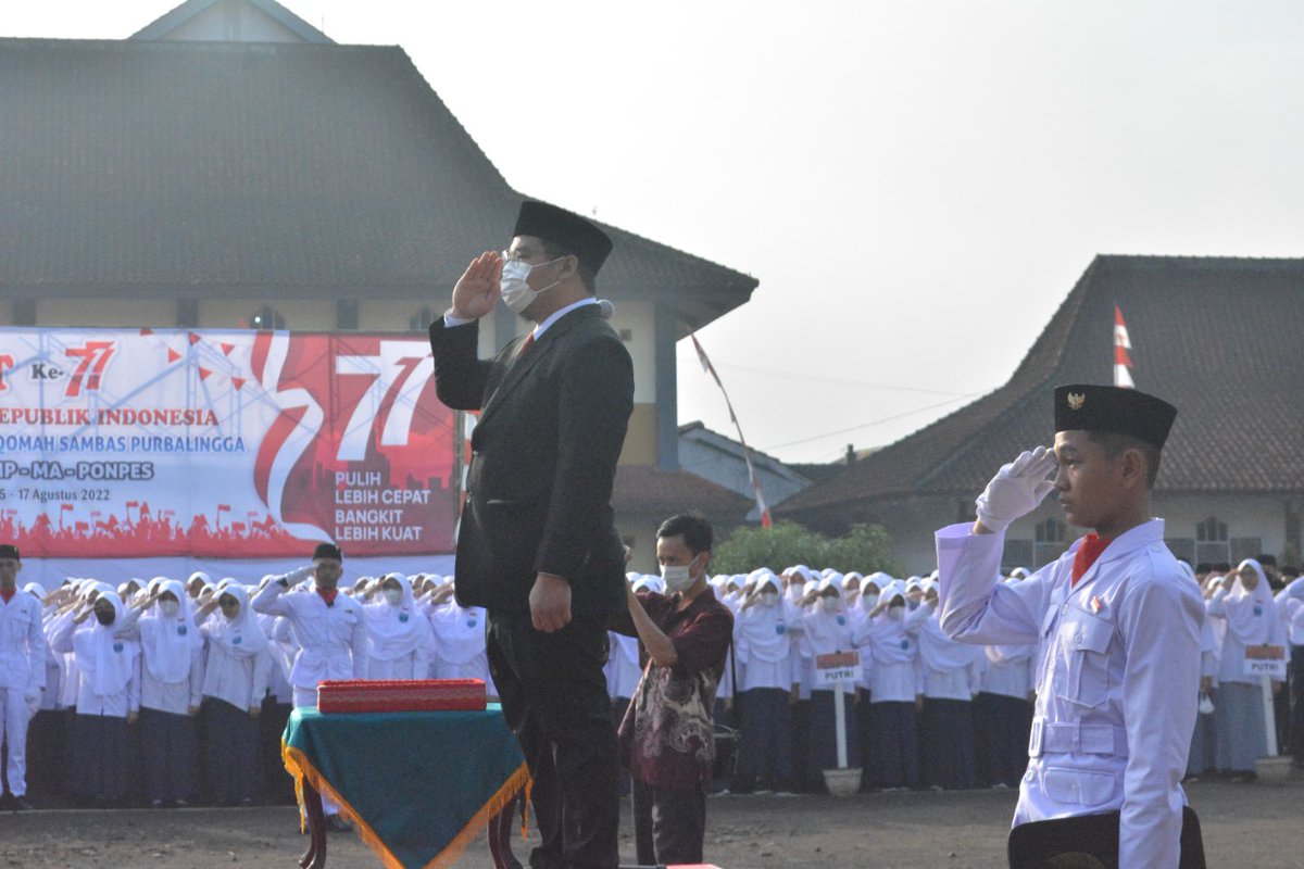 miisambaspbg's tweet image. Upacara peringatan Hari Ulang Tahun Ke-77 Kemerdekaan Republik Indonesia di Lembaga Pendidikan Istiqomah Sambas Purbalingga
17 Agustus 2022

&quot;Pulih Lebih Cepat, Bangkit Lebih Kuat&quot;

#yayasanistiqomahsambaspbg #LPIS #miisambaspbg #hut77ri #pulihlebihcepatbangkitlebihkuat