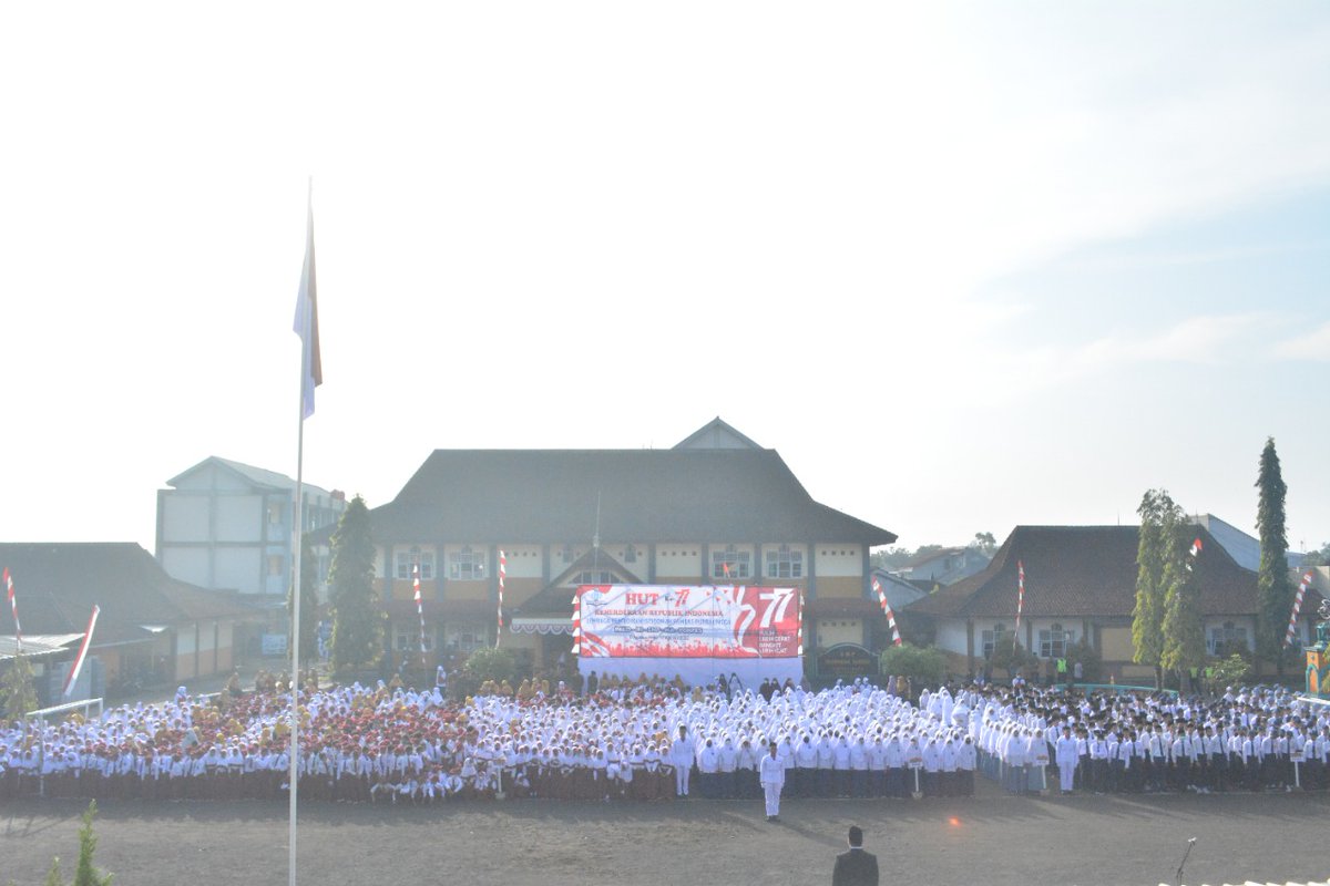 miisambaspbg's tweet image. Upacara peringatan Hari Ulang Tahun Ke-77 Kemerdekaan Republik Indonesia di Lembaga Pendidikan Istiqomah Sambas Purbalingga
17 Agustus 2022

&quot;Pulih Lebih Cepat, Bangkit Lebih Kuat&quot;

#yayasanistiqomahsambaspbg #LPIS #miisambaspbg #hut77ri #pulihlebihcepatbangkitlebihkuat