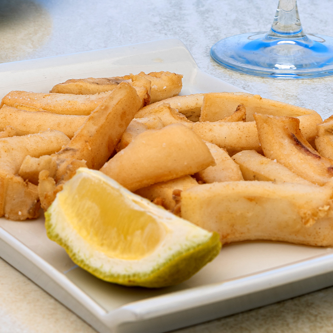 destinohuelva's tweet photo. Mi color preferido es:

A) Rosa gamba 💗
B) Rojo jamón ❤
C) Amarillo choco frito 💛

Lo sentimos, no valen las 3 opciones 😋

#HuelvaElevaTusSentidos https://t.co/wLNdFfAg9o