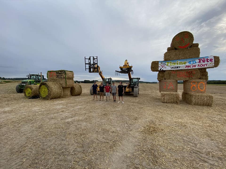 ja_somme's tweet photo. Pour leur construction de paille, les Jeunes Agriculteurs du canton de Molliens-Dreuil se sont inspirés des engins agricoles avec la réalisation d'un beau tracteur, comme beaucoup de ceux que vous pourrez admirer à Plaine en Fête ! 

Bravo à eux 👏 https://t.co/QvXqoNZIk4