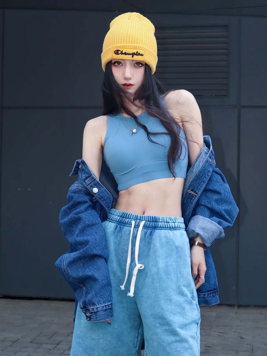 SLOLI_JP's tweet photo. 💙スポーツウェアを着ている女性は美くしい！💙
普段着に一番取り入れやすいのはスポーツブラ👚

onlie shopは➠  https://t.co/OQ9WWyDgDf

#ヨガ
#ダイエット 
#筋トレ
#新作
#腹筋女子
#モチベーション
#エクササイズ https://t.co/my4j9AORmX