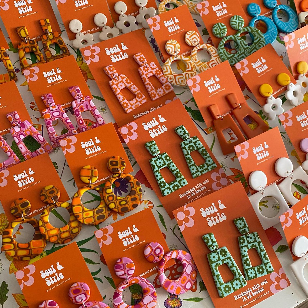 WoolwichMakers's tweet photo. #MakerSpotlight Local Creative Sarah from @SoulStyleShop is joining us @TheWoolwichPub for the first time this Sept. They are all about RETRO, GROOVY and FUNKY vibes, transporting you back to the 60s and 70s with handmade polymer clay earrings, hair clips and scrunchies. https://t.co/tgnvNKLNZv