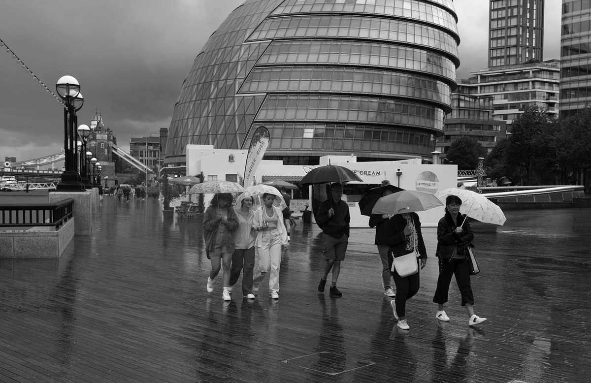 peterhdavies42's tweet photo. @Leica_UK A typical summer day on London's South Bank (not yesterday - July last year). #LeicaQ2Monochrom https://t.co/f81MVZPV9F