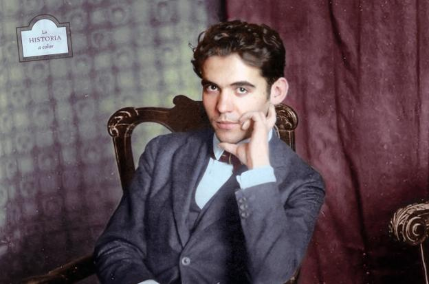 SpainMemoryWars's tweet photo. "For me, Lorca symbolizes all the disappeared people of Spain. He is the national poet of this country &amp; yet they have not been able to find his body. I see him as symbolizing all those who lie out there in unmarked graves."- Ian Gibson, Lorca's biographer
https://t.co/3eKdadLIzd https://t.co/EES2p2VIbf