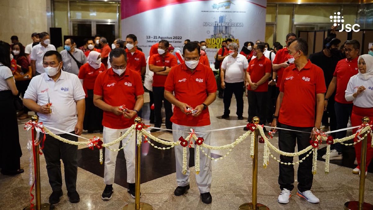 jkt_smartcity's tweet photo. JSC hadir memberikan sosialisasi mengenai smart city dan program JSC ke depannya. Ada yang ketemu tim JSC gak di pameran ini?π
#JakartaSmartCity #IPEX2022 #JakartaConventionCenter #JakartaKolaborasi https://t.co/gqtZZMI7eR