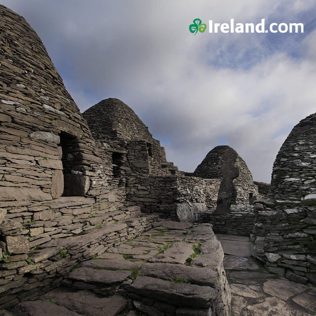 2022worldu21lax's tweet image. 💚 🚨can you name this famous island in the west of Ireland? 

May the Force be with teams competing in the final days of the #WLMU21C..!  

#PressTheGreenButton #Ireland #Limerick #IrelandLacrosse #WLMU21C #TourismIreland #WildAtlanticWay @TourismIreland