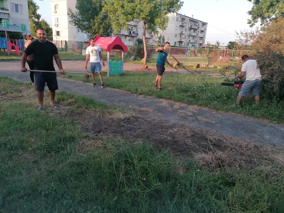 ROMACT_EC_CoE's tweet photo. In #Rakovski 🇧🇬 children now have a safe playground funded by #ROMACT small grant🌳🛝
#Localgov & community joined efforts to implement the project and stated that:
"When we work together the results are visible for everyone. Our children deserve a better place for playing".👏 https://t.co/d5ov8bxAIP