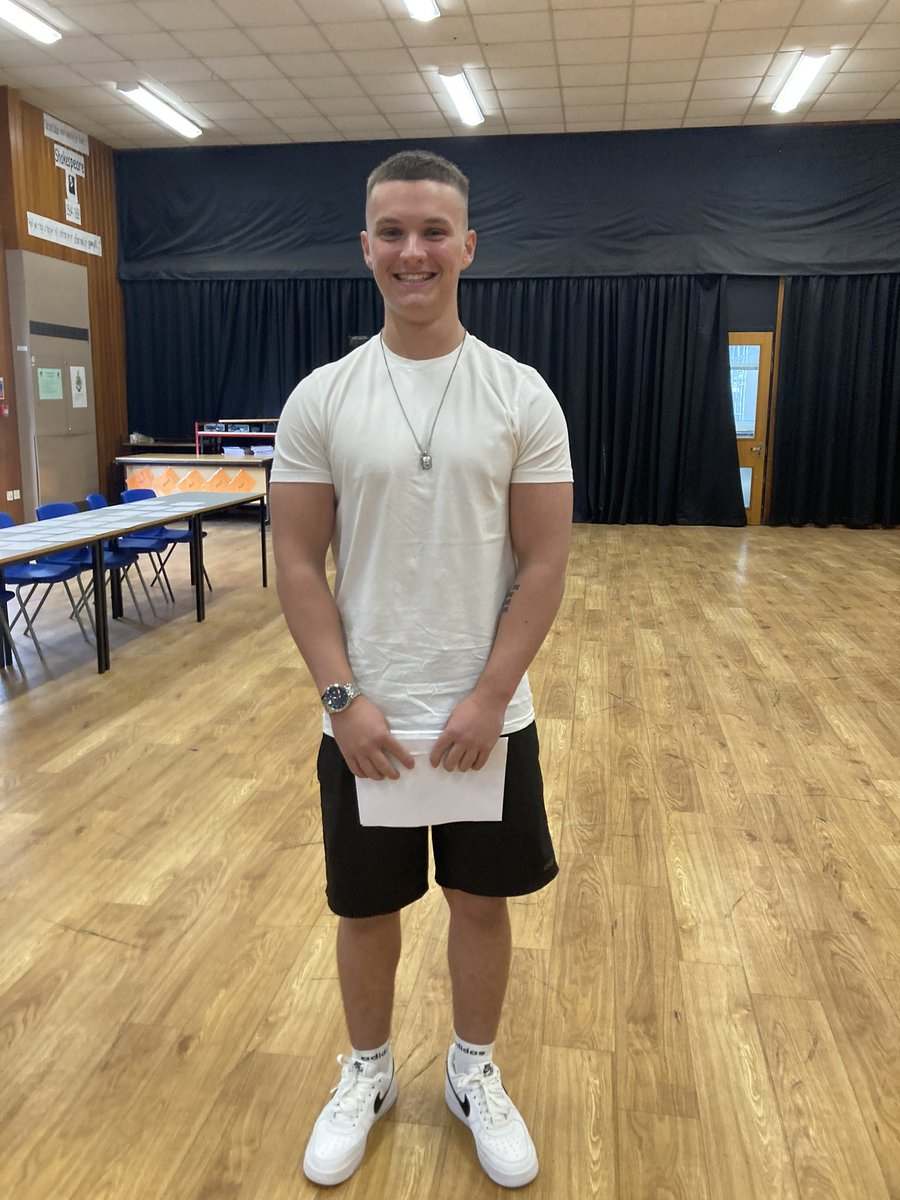 Llongyfarchiadau fîl i Flwyddyn 13 ar eu canlyniadau Lefel A arbennig! Pob lwc i chi yn y Brifysgol 🎓<a href="/RCTCouncil/">RCT Council</a> <a href="/YsgolLlanhari/">Ysgol Llanhari</a> @CSCJES <a href="/WalesOnline/">WalesOnline 🏴󠁧󠁢󠁷󠁬󠁳󠁿</a> <a href="/BBCCymruFyw/">BBC Cymru Fyw</a>