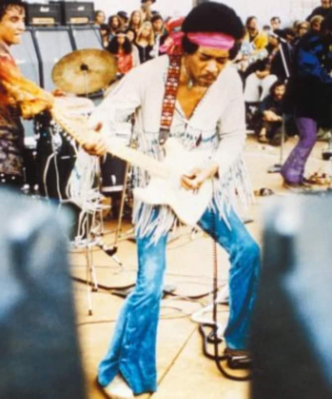 lofcr1's tweet photo. Jimi Hendrex, Woodstock 1969 https://t.co/HaWpRiYEtX