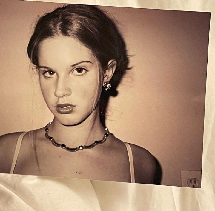 trulyyourstan's tweet photo. 13 yasinda              13 yasinda bn
lana del rey https://t.co/Xsa6xyNlho