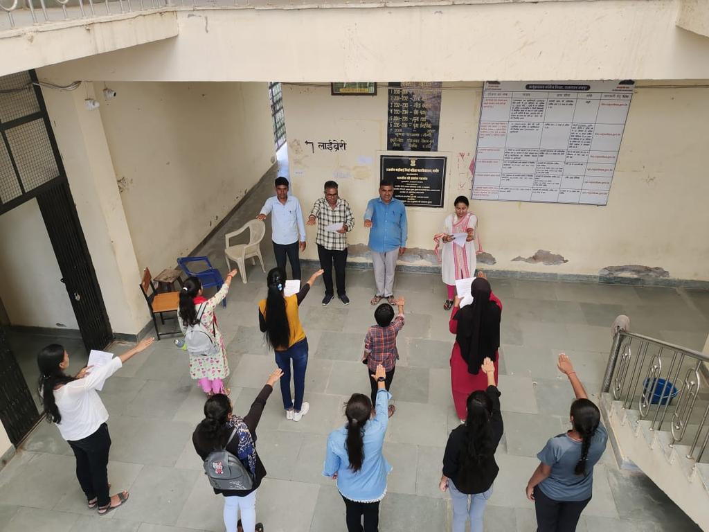 NssRajasthan's tweet image. सद्भावना दिवस प्रतिज्ञा@श्रीमती माडी बाई मिर्धा राजकीय कन्या महाविद्यालय, नागौर।
#akam #NSS #sadbhawna @YASMinistry @_NSSIndia @Anurag_Office @NisithPramanik @RajCMO @sanjayjavin @pankajsinghips @PIB_India