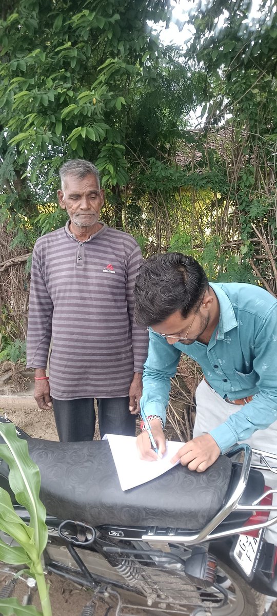 ગુજરાત રાજ્ય તલાટી કમ મંત્રી મંડળ હડતાળ પર હોય ત્યારે ભિલોડા તાલુકા ના તલાટી કમ મંત્રી ઓ ડીઝાસ્ટર ની કામગીરી કરી રહ્યા છે..જેથી લાભાર્થી ને વરસાદ ના કારણે થયેલ મકાન નુકસાન નું વળતર મળે..
#TCMStrikeGujarat 
<a href="/brijeshmeja1/">Brijesh Merja</a> <a href="/YAJadeja/">Yuvrajsinh Jadeja</a> <a href="/GRTMM1/">ગુજરાત રાજ્ય તલાટી મંત્રી મહામંડળ (OFFICIAL)</a> <a href="/Gopal_Italia/">Gopal Italia</a> <a href="/CMOGuj/">CMO Gujarat</a>