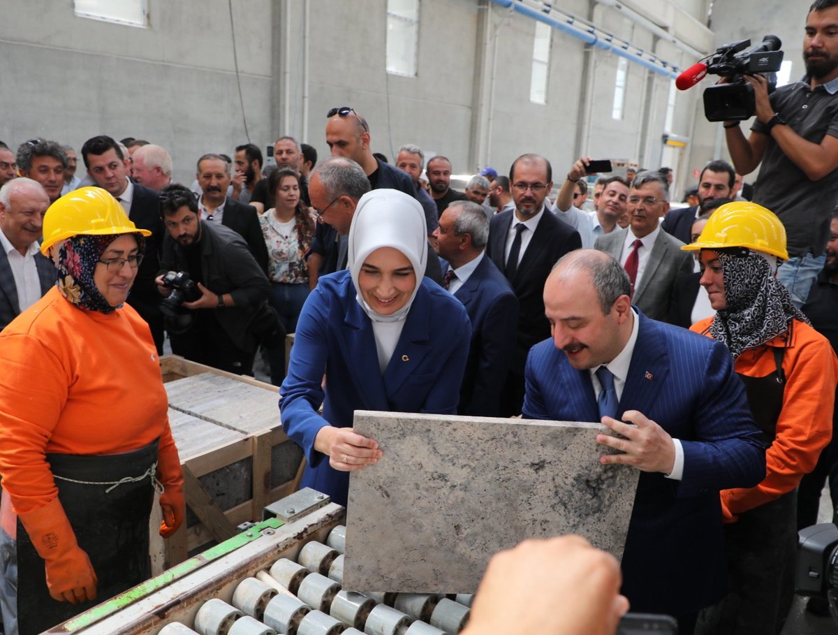 AfyonValiligi's tweet photo. İscehisar OSB yeni bir yatırım daha kazandı.

60 yılı aşan tecrübesiyle doğaltaş sektöründe hizmet veren Karamehmet Mermer firmasının yeni Mermer Üretim Tesisi, Sanayi ve Teknoloji Bakanı @varank,  Valimiz @kubrayigitbasi, Milletvekilleri ve vatandaşların katılımıyla açıldı. https://t.co/6xYPafQ86N