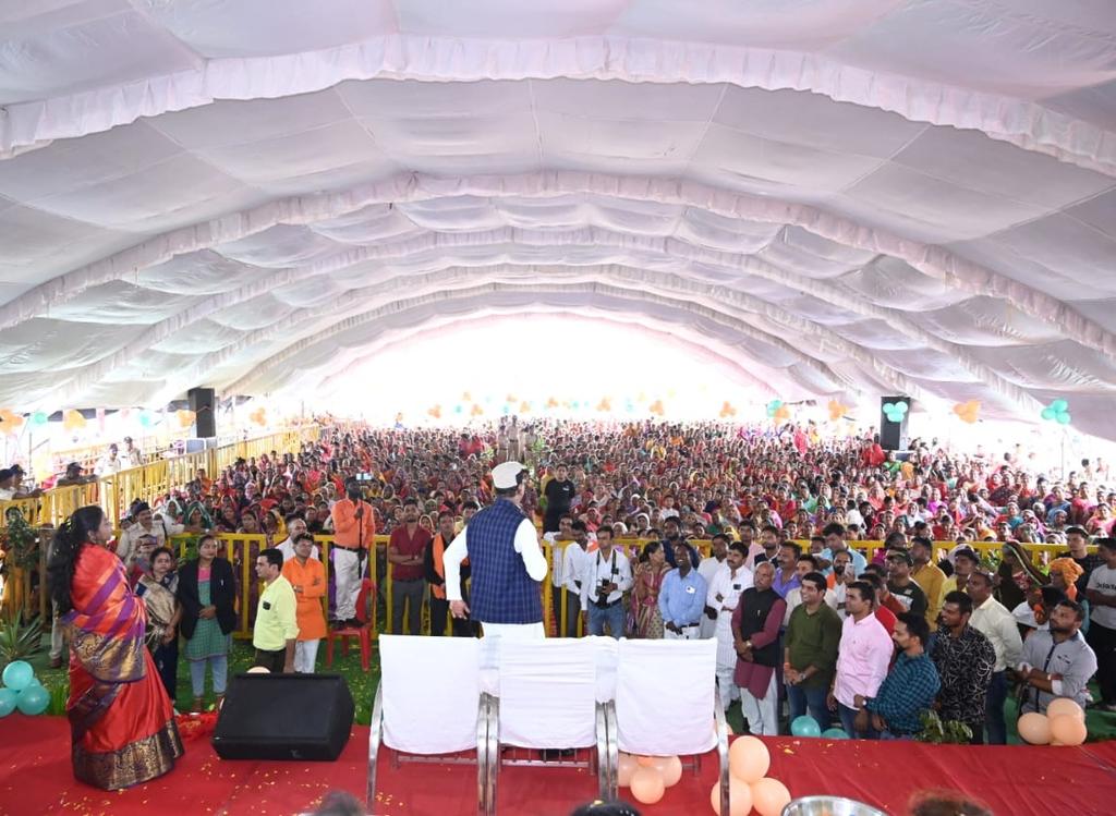 VishvasSarang's tweet photo. आप सभी का यह स्नेह, विश्वास और आशीर्वाद ही मेरी शक्ति एवं ऊर्जा है। 

आपके जीवन में खुशहाली और समृद्धि का उजाला हो, यही मेरा संकल्प है।

#विश्वास_का_बंधन #भोपाल #Bhopal https://t.co/UeFTWOzP5e