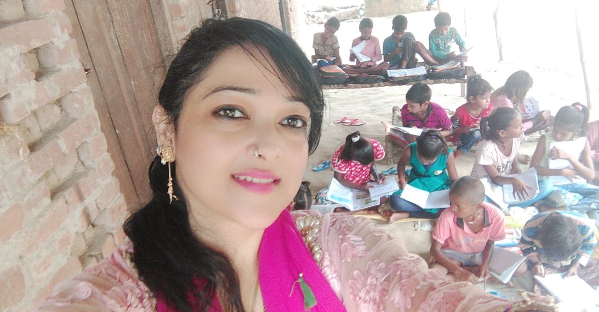 वो भी एक दौर था।।जब विद्यालय बन्द था। न बुझने दिए हम (शिक्षक) विद्या का दीप।।जाकर घर घर इसको किया प्रज्वलित।।(1साल पहले की यादे)🙏