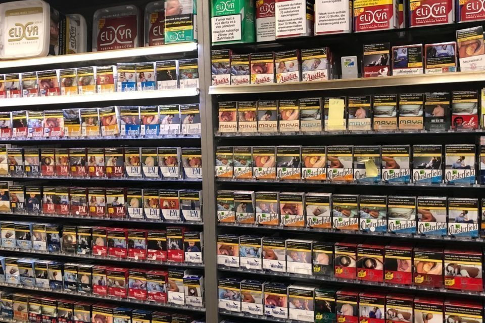 ActuLuxembourg's tweet photo. Tabac : le Luxembourg veut continuer à augmenter les prix des cigarettes

https://t.co/1ifoAl42HT via @actufr https://t.co/zjAc9Tjqed